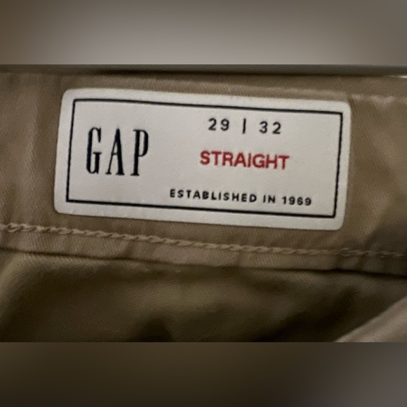 Gap Modern Men’s Khakis in Straight Fit with GapFlex - Picture 3 of 3